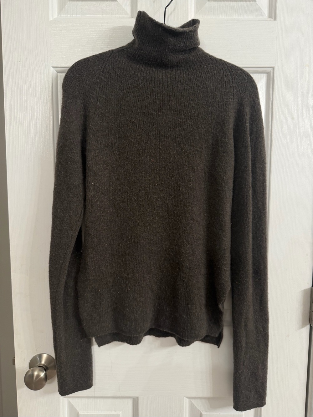 M.M.LaFleur 100% Cashmere Turtleneck Sweater Medium Gray Brown